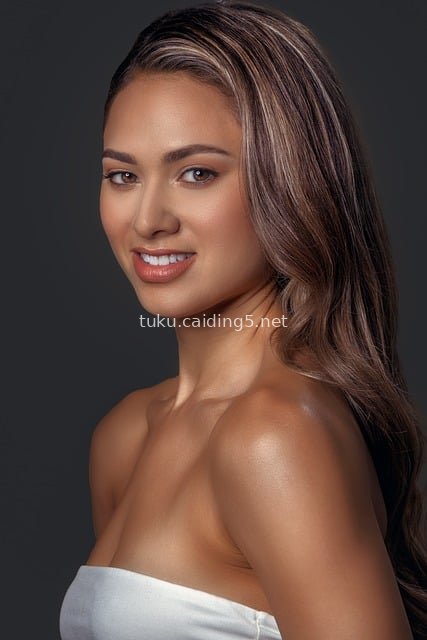 女性模特肖像 精致妆容长发写真素材