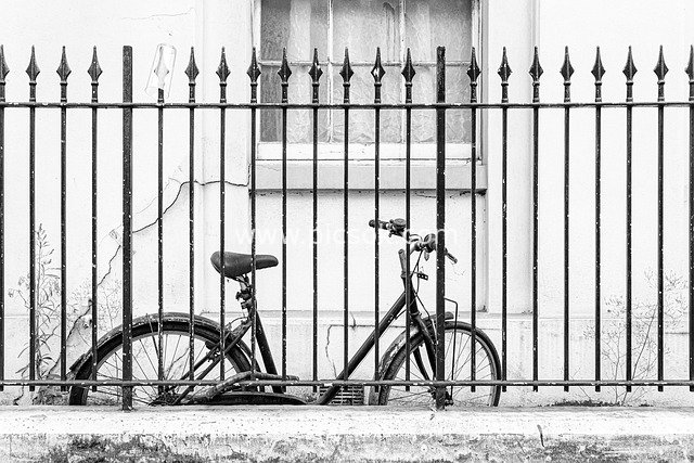 Vintage Bicycle in Urban Alley: A Monochrome Minimalist Moment of Oblivion