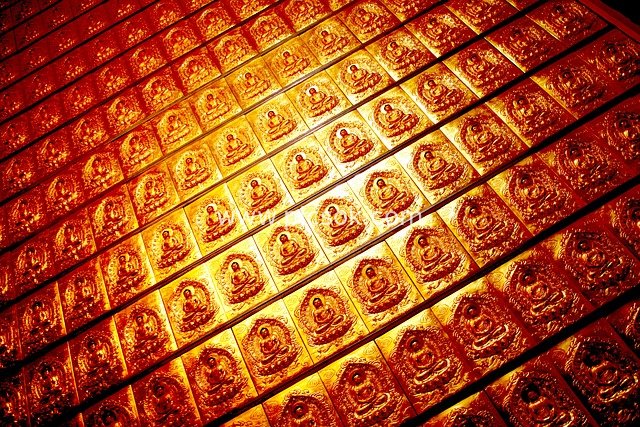 金色佛像浮雕图案 宗教冥想放松背景