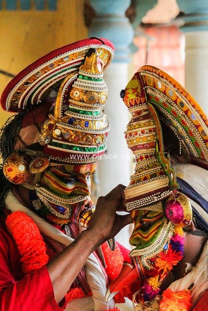 Traditional Tribal Mask Performance: A Vibrant Cultural Art Moment