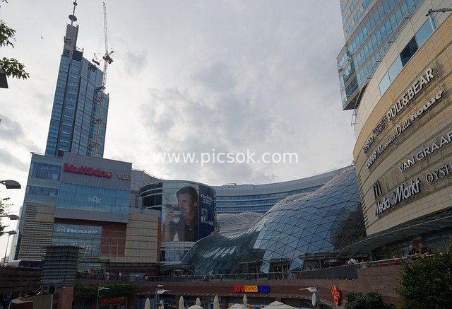 Architectural Landscape of Modern Urban Commercial Complex & Bustling Shopping Mall