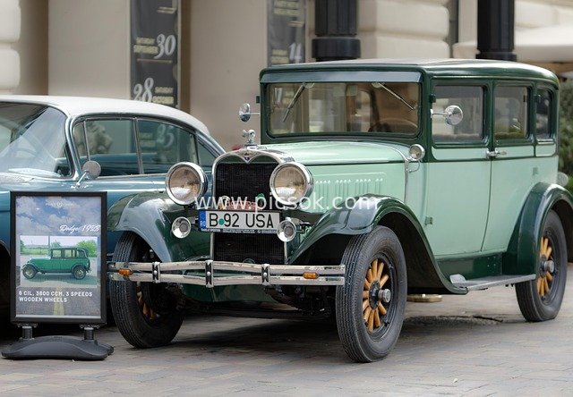 复古道奇老爷车 经典老车街头展示