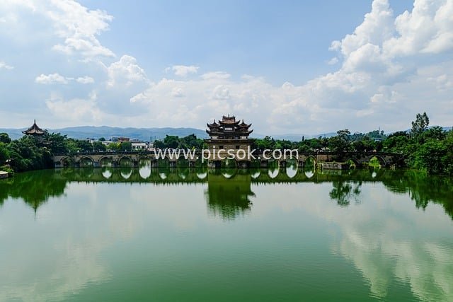 云南建水双龙桥 湖光桥影夏日风光