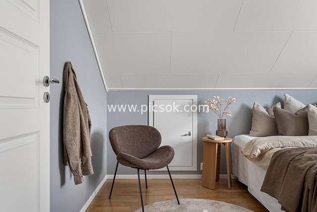 Real Photos of Nordic Minimalist Attic Bedroom with Warm Home Design