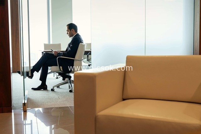 商务精英办公室工作 现代职场办公场景素材图