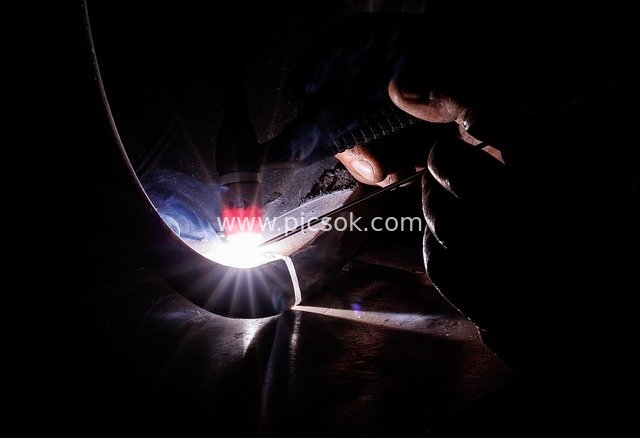 Wheel Hub Repair in the Dark: The Glittering Moment of TIG Welding