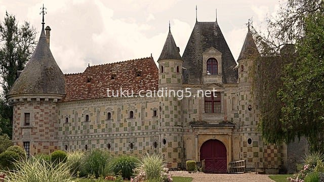 古典欧式城堡 红门塔楼 花园庭院 高清壁纸