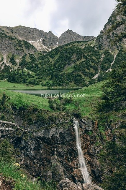 Summer Natural Scenery of Waterfalls and Mountain Lakes in the German Alps