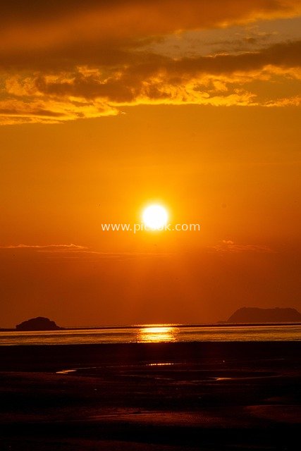 Golden Sunset Beach Beauty: Ocean, Sky, Clouds & Natural Landscape