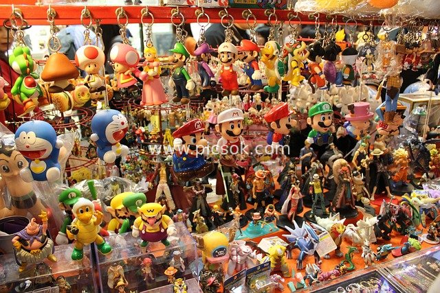 Seoul Flea Market: Snapshot of a Vibrant Anime Toy Stall