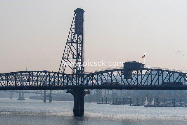 Steel Bridge (Portland, Oregon) - Waterway Transportation Facility