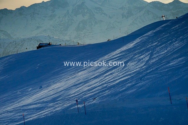 冬季瓦莱州滑雪场 缆车雪山暮色雪景