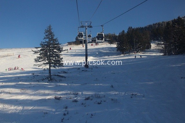 冬日雪山滑雪缆车 户外冒险旅行场景