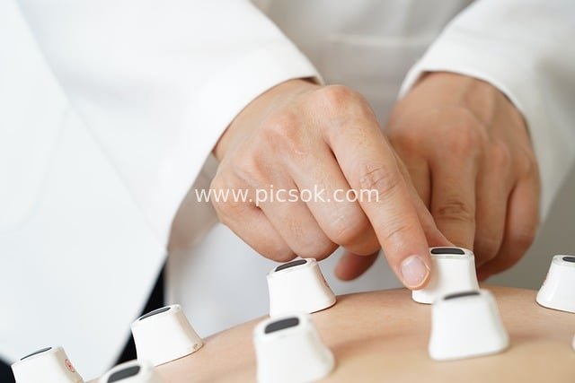 Professional Operation Scene of Traditional Chinese Medicine Physiotherapy and Acupoint Treatment