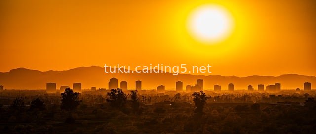 Phoenix Sunset Cityscape: Desert Dusk Light and Shadow Ambiance