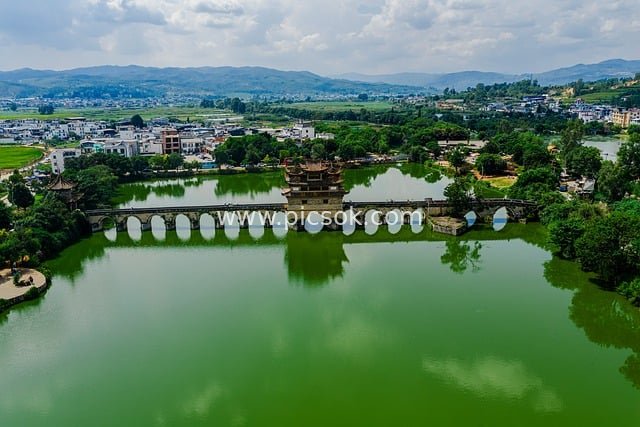 航拍古桥碧水乡村 夏日自然景观素材