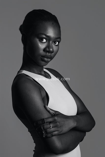 Black and White Fashion Portrait: Minimalist Aesthetic Photo of a Black Female Model