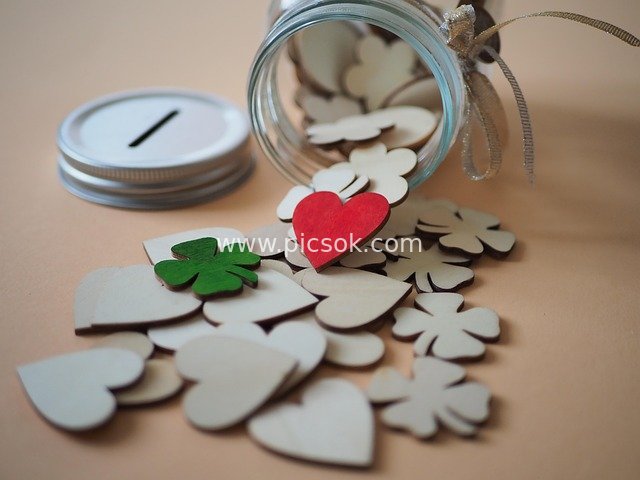 Romantic Valentine's Day Heart & Four-leaf Clover Wooden Decorative Glass Jar