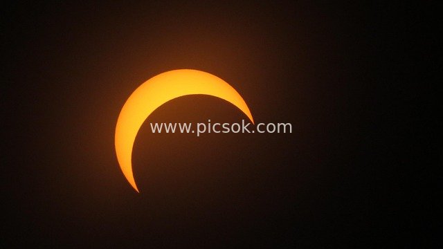 Stunning Solar Eclipse Moment: Cosmic Light & Shadow of the Crescent Sun