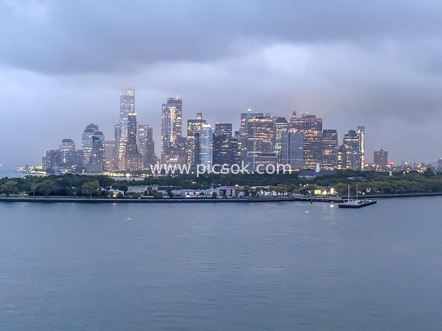 纽约曼哈顿黄昏阴天城市天际线建筑景观