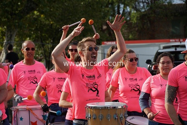 十月乳腺癌意识月 志愿行进乐队欢乐演奏