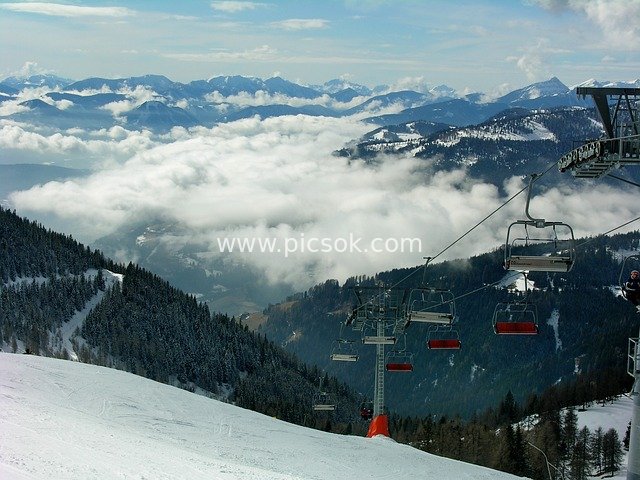 阿尔卑斯山滑雪缆车雪景 冬季云海山峦风光