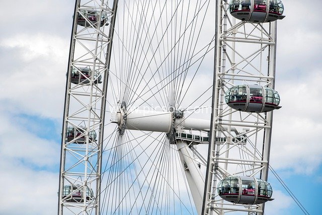 London Eye Ferris Wheel - Iconic Tourist Attraction in London