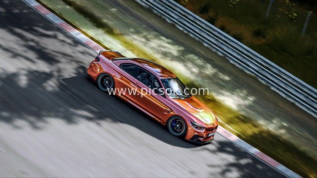 橙色宝马M系赛道疾驰 动感汽车素材