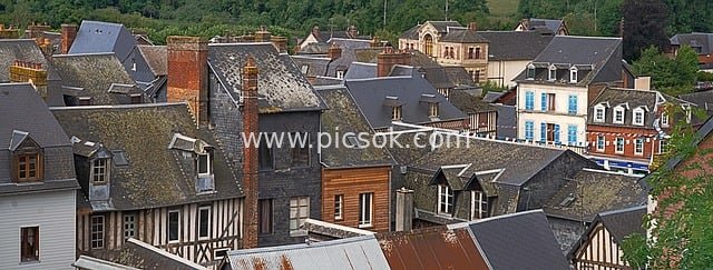 European Traditional Town Roofs & Historic Architecture Landscape Wallpaper