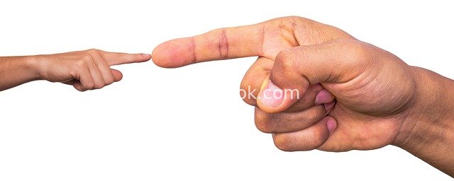 Confrontation of Big and Small Fingers: A Power Struggle Between Accusation and Rebellion