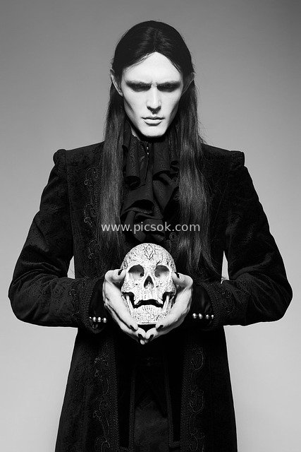 Gothic Dark Fashion Figure Holding Skull – Halloween-Themed Image