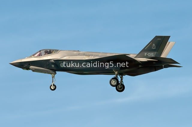F-35 Stealth Fighter Jet in Flight – Blue Sky Military Aviation Scene