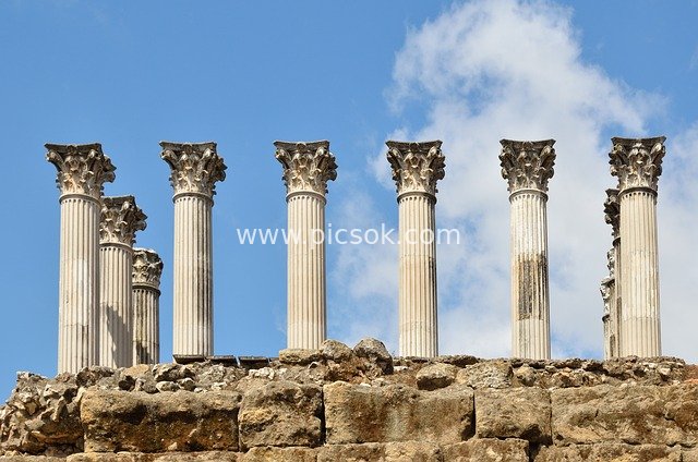 Ruins of Roman Columns: Magnificent Sight of Ancient Architectural Heritage