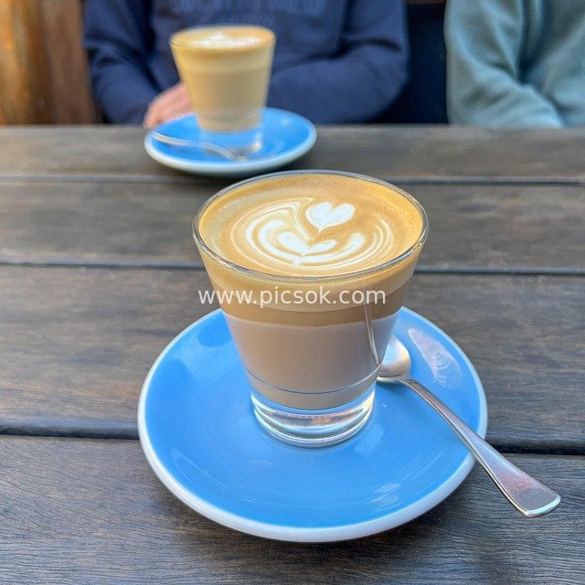 Hot Latte Art & Relaxing Café Moment