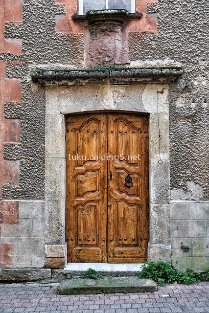 中世纪历史木门 古朴城堡建筑入口
