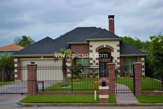 Real - scene of a modern single - family villa in Houston, USA