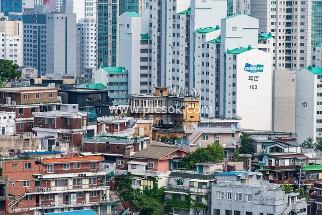 Comparison of Old and New Buildings in Korean Cities: Low-Rise Houses vs High-Rise Apartment Complexes