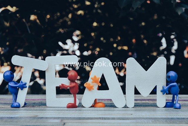 Creative Teamwork Desk Ornament Showcasing Win-Win Collaboration Atmosphere