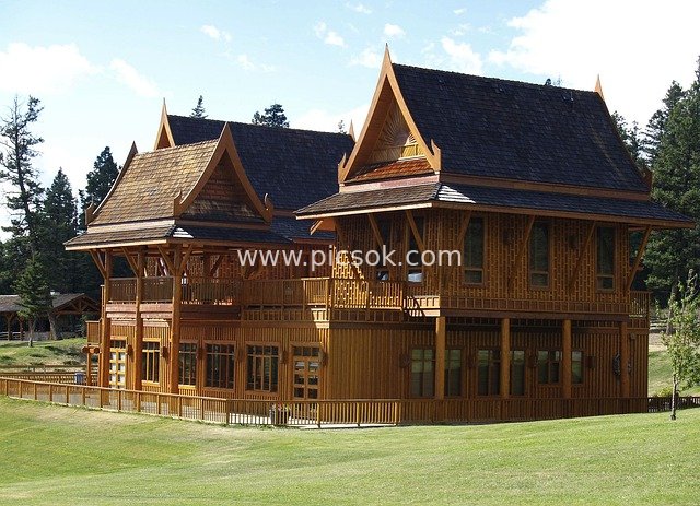 Wooden Vacation Cabin Homestay in Echo Valley, British Columbia, Canada