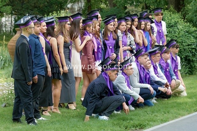 Teenage Graduates Celebrate Graduation with Outdoor Park Group Photos