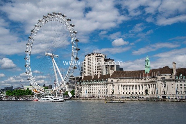 London Eye & Thames Riverside Scenery - Urban Landmark Tourist Attraction