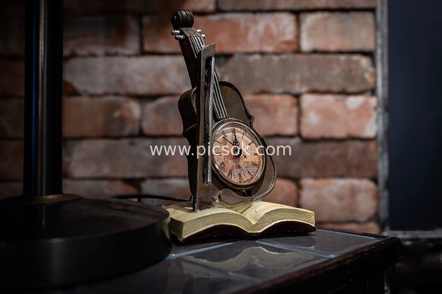 复古小提琴时钟 书本底座创意文艺摆件