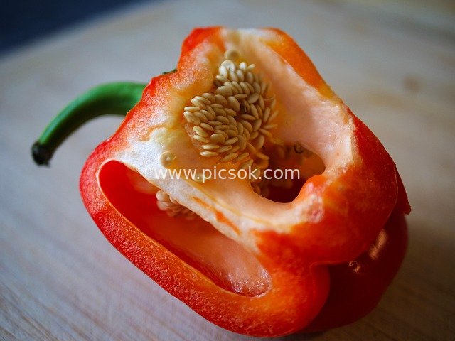 新鲜红甜椒切面特写 健康有机蔬菜食材