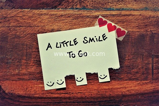 微笑便签爱心贴纸 温暖友谊祝福素材