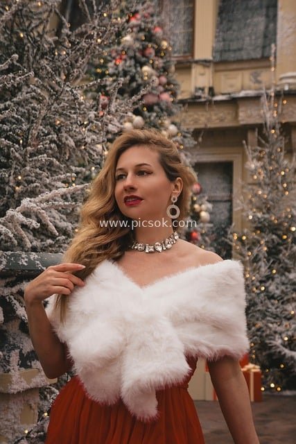 圣诞夜时尚女性写真 白色皮草红裙节日氛围