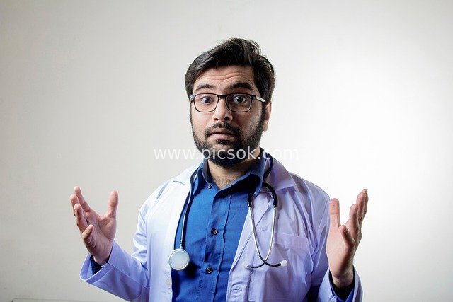 Professional Portrait of a Male Doctor Wearing a Stethoscope – Image of a Medical Practitioner