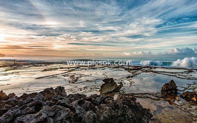 印尼西爪哇海岸日出 印度洋珊瑚礁渔夫景观