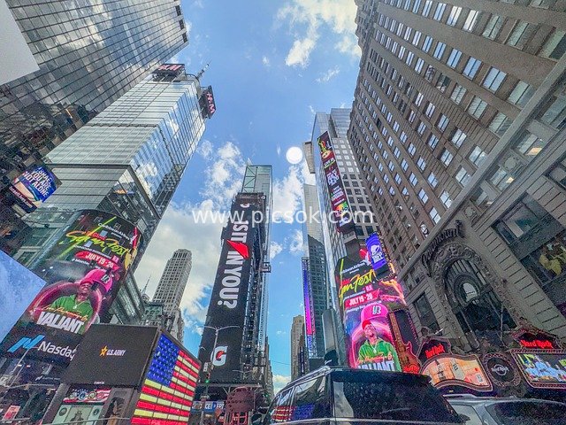 纽约曼哈顿时代广场繁华都市街景