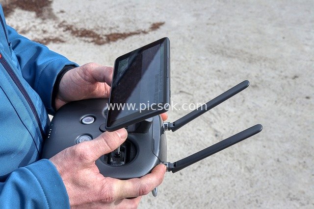 户外手持无人机遥控器操作科技场景