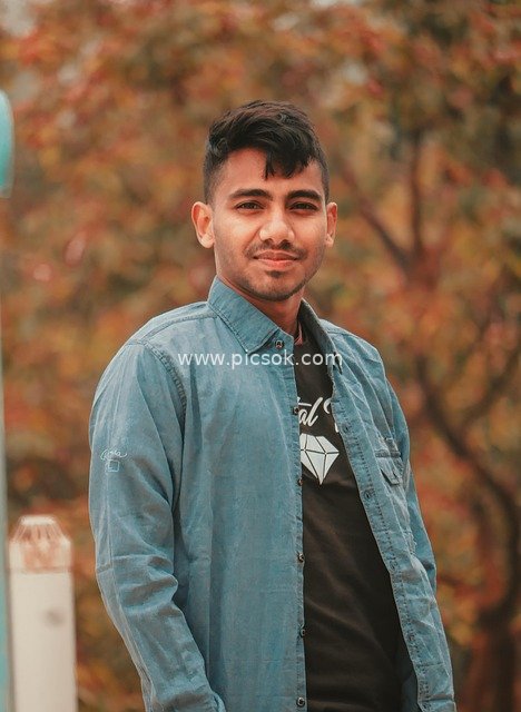 Autumn Campus Boy Outfit Portrait: Fresh and Energetic